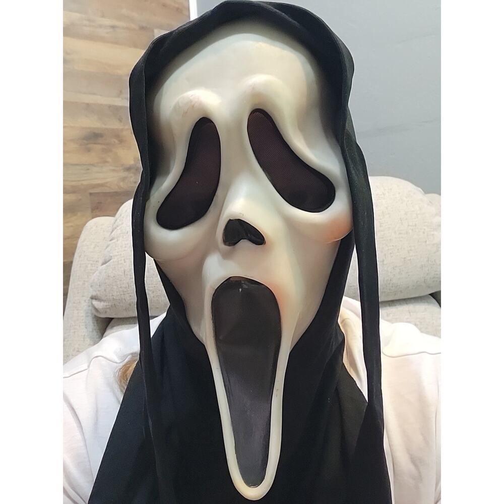 Easter Unlimited INC Made in China SCREAM Halloween Mask Retro Costume